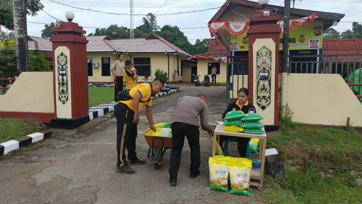 Gerakan Pangan Murah (GPM) di depan Mako Polsek Entikong, Rabu (8/7/2026).(Humas Polres)