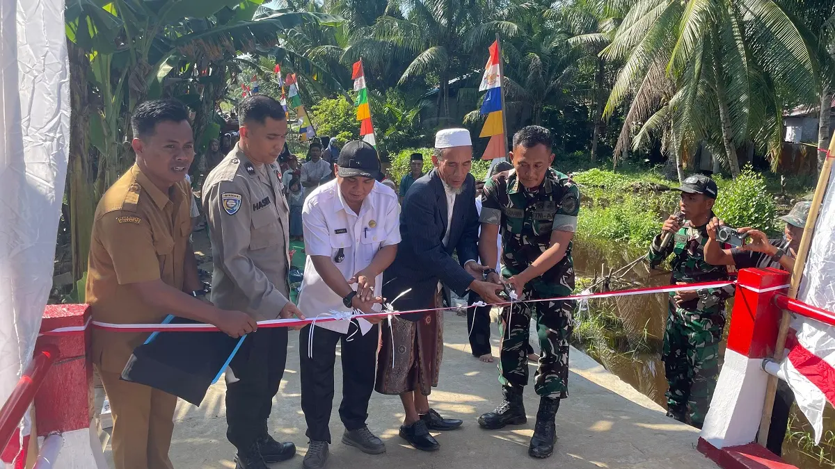 Peresmian jembatan komposit di Desa Bakau Besar Darat.