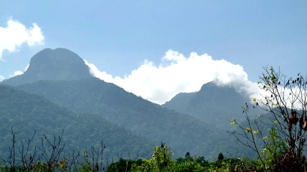 Gunung Bawang di Kabupaten Bengkayang (DOK WIKIPEDIA) 