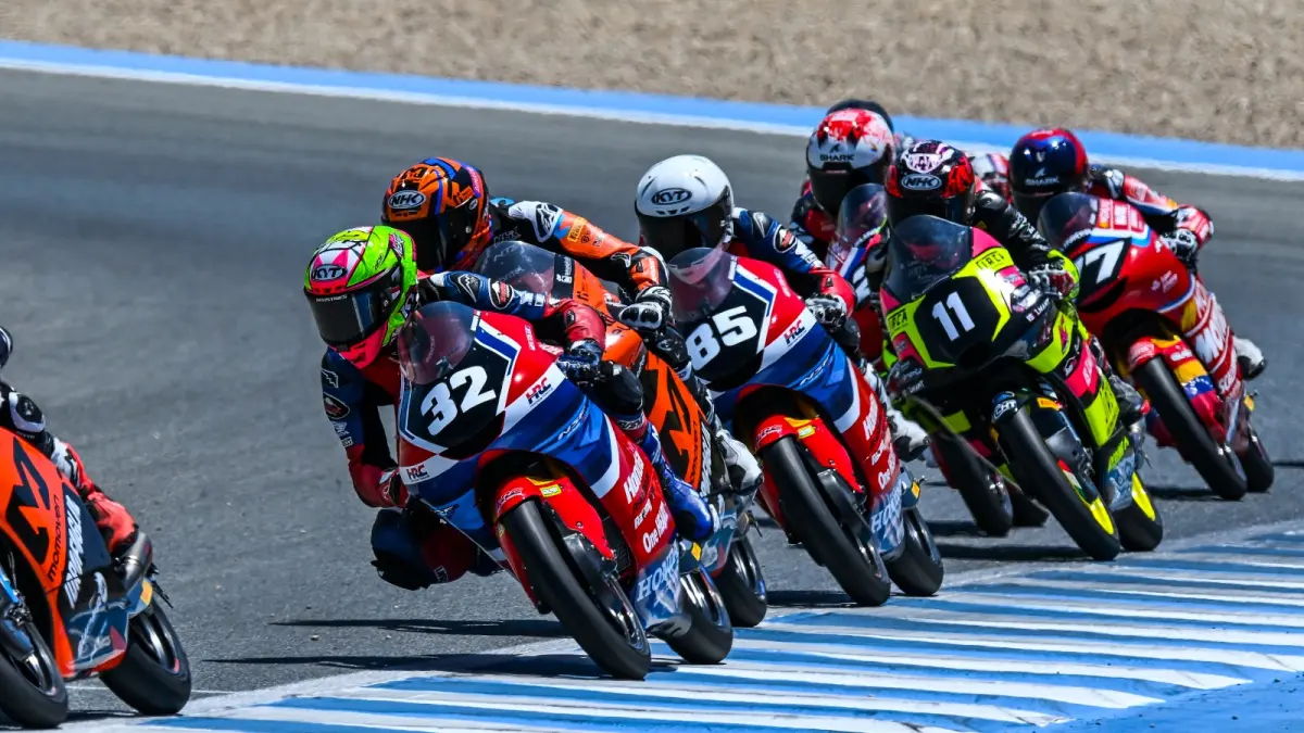 Pebalap binaan PT Astra Honda Motor (AHM), M. Kiandra Ramadhipa saat tampil kompetitif pada putaran ketiga FIM Moto3 Junior World Championship di Circuito de Jerez–Ángel Nieto, Spanyol, Minggu (5/7).