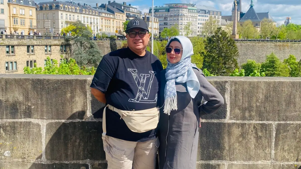 Syafaruddin Daeng Usman dan Istri saat mengunjungi Salzburg di Eropa. Menyambangi Museum WA Mozart komponis legendaris dunia