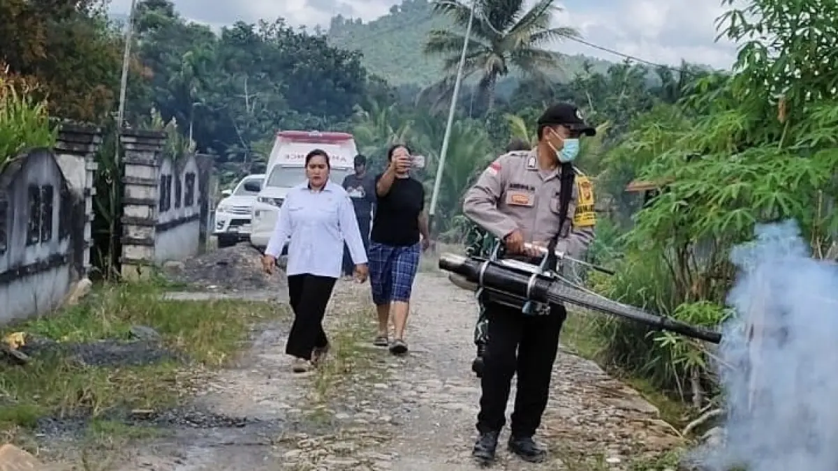 Kegiatan fogging dilakukan di Desa Merakai Panjang, Kecamatan Puring Kencana.  (ISTIMEWA)