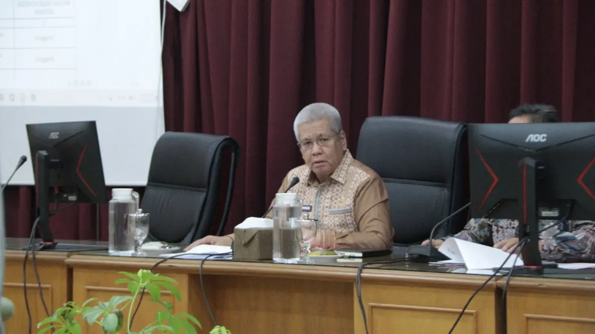 Sekda Kalbar Harisson memimpin Rakor Persiapan Peringatan HUT ke-81 Kemerdekaan Republik Indonesia. (ADPIM PEMPROV KALBAR)