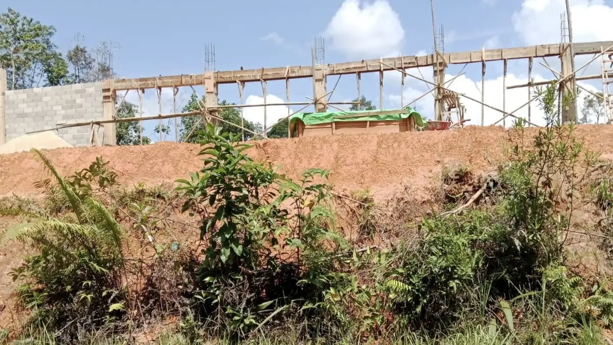 JADI SOROTAN: Lokasi pembangunan KDMP di Desa Tunas Muda, Kecamatan Hulu Gurung.(TAUFIK/PONTIANAKPOST)

