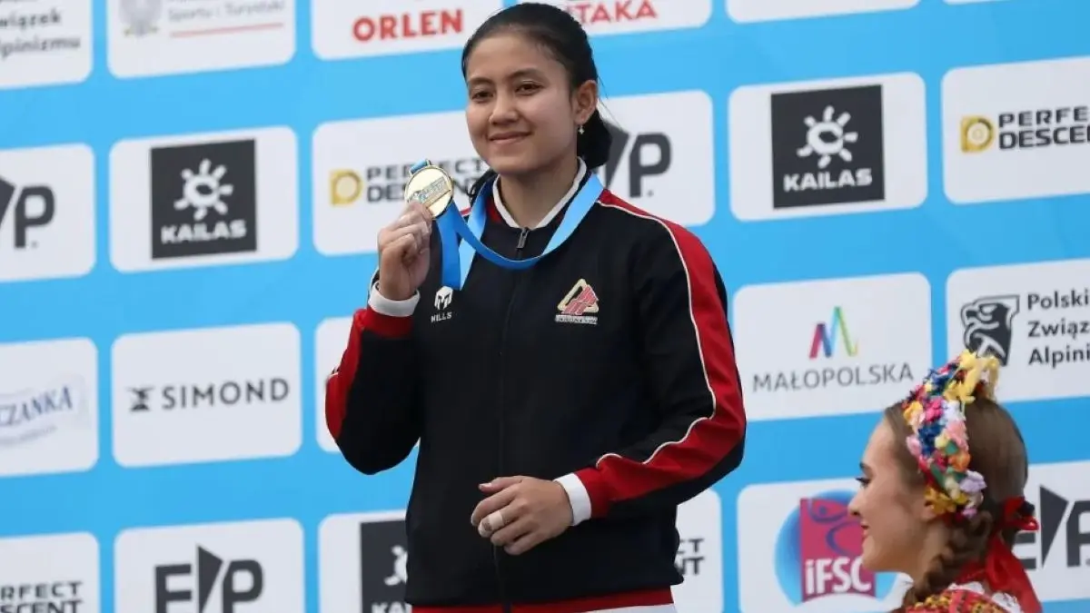 Peraih medali emas nomor speed putri dari Indonesiam, Desak Made Rita Kusuma Dewi. (Antara) 