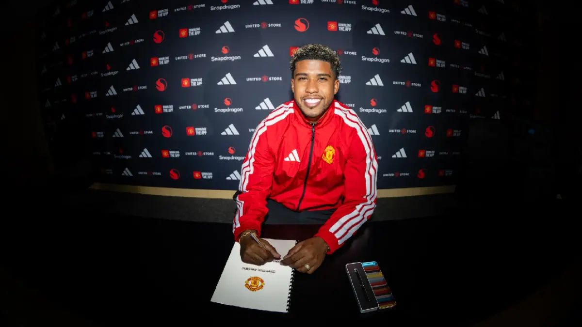 Andrey Santos resmi menjadi pemain Manchester United setelah menandatangani kontrak hingga 2031. (Dok. MU)