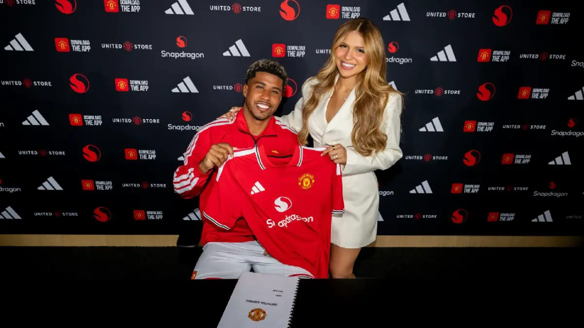 Andrey Santos resmi menjadi pemain Manchester United setelah menandatangani kontrak hingga 2031. (Dok.MU)