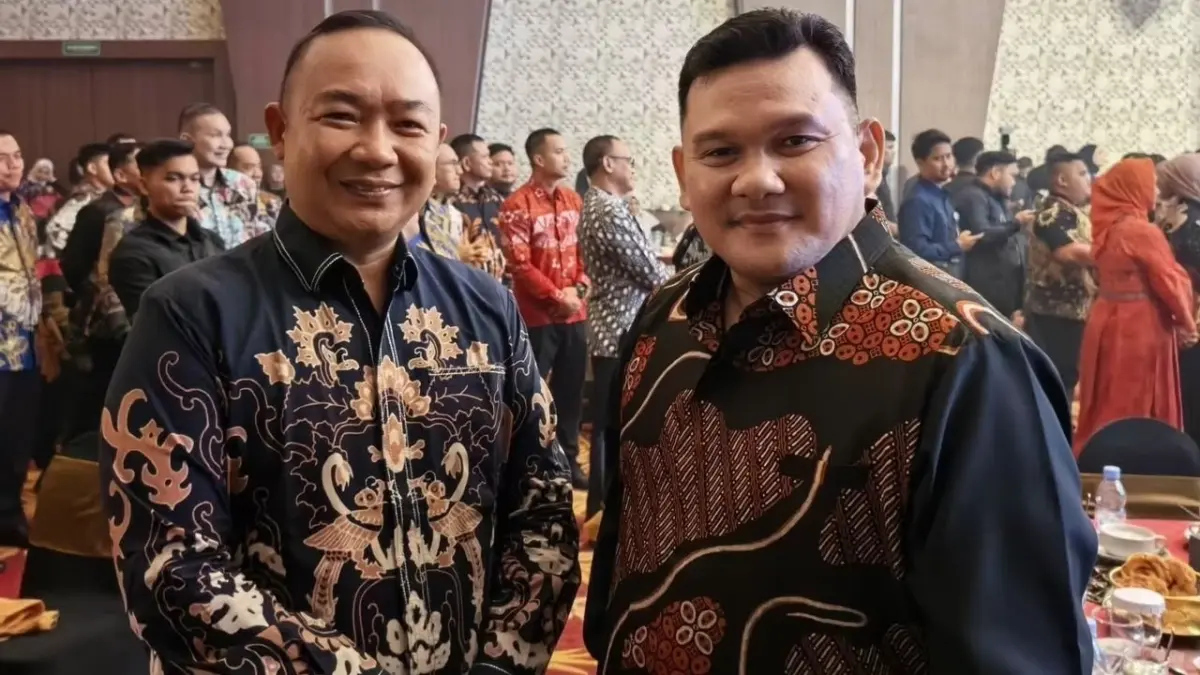 Bupati Ketapang, Alexander Wilyo, bersama Kapolda Kalbar yang baru, Irjen Pol Alberd Teddy Benhard Sianipar, saat acara kenal pamit Kapolda Kalbar, Kamis (9/7) malam. (Alex)