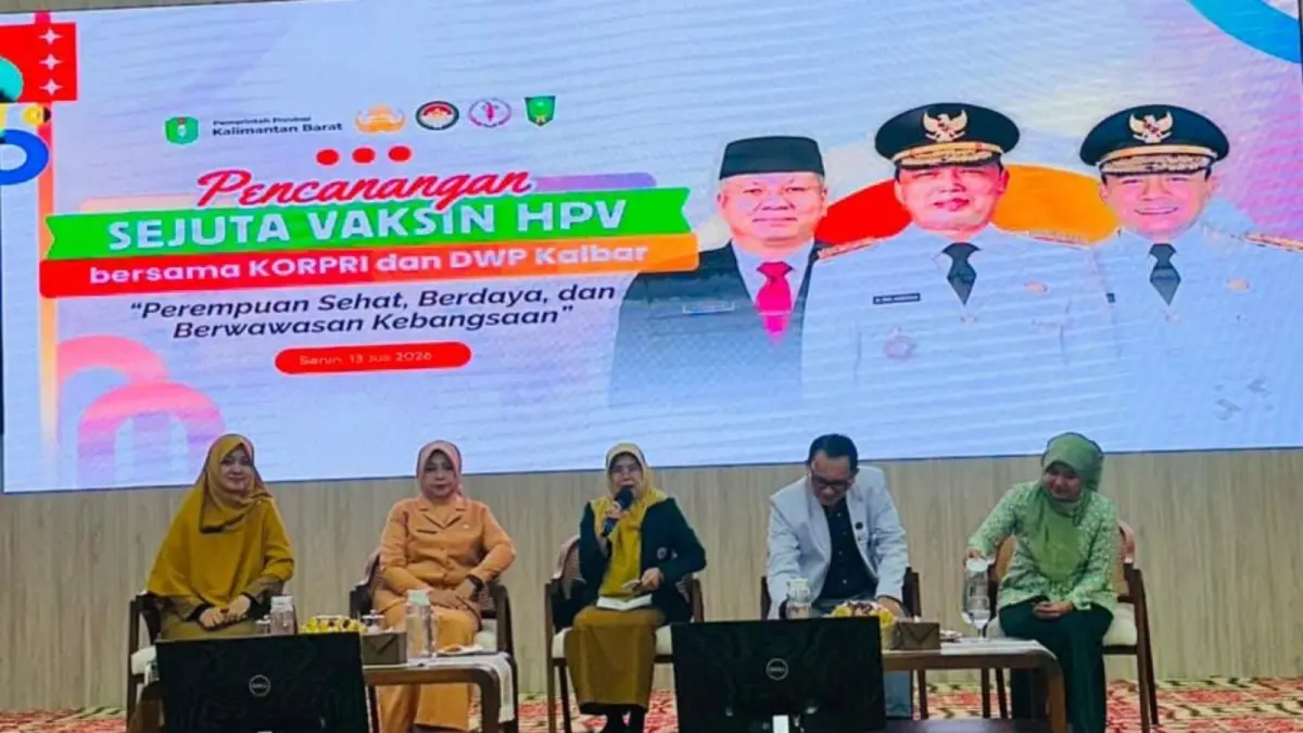 DWP Kanwil Kemenkum Kalbar menghadiri Pencanangan Sejuta Vaksin HPV bersama KORPRI dan Dharma Wanita Persatuan Kalimantan Barat Balai Petitih Kantor Gubernur Kalimantan Barat, Senin (13/7). (KANWIL KEMENKUM KALBAR)