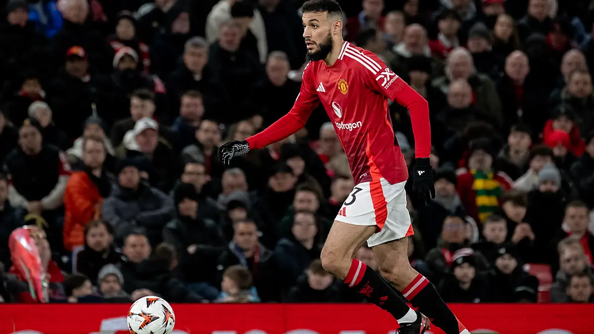 Noussair Mazraoui masuk radar AC Milan setelah Ruben Amorim menginginkan reuni dengan mantan anak asuhnya di Manchester United. (IG@nousmaz97)