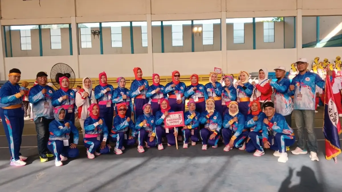 PRESTASI: Para Atlet dari YJI Sambas yang berhasil meningkatkan prestasi dengan meraih medali emas dan perunggu di ajang Forprov II Kalbar di Singkawang.