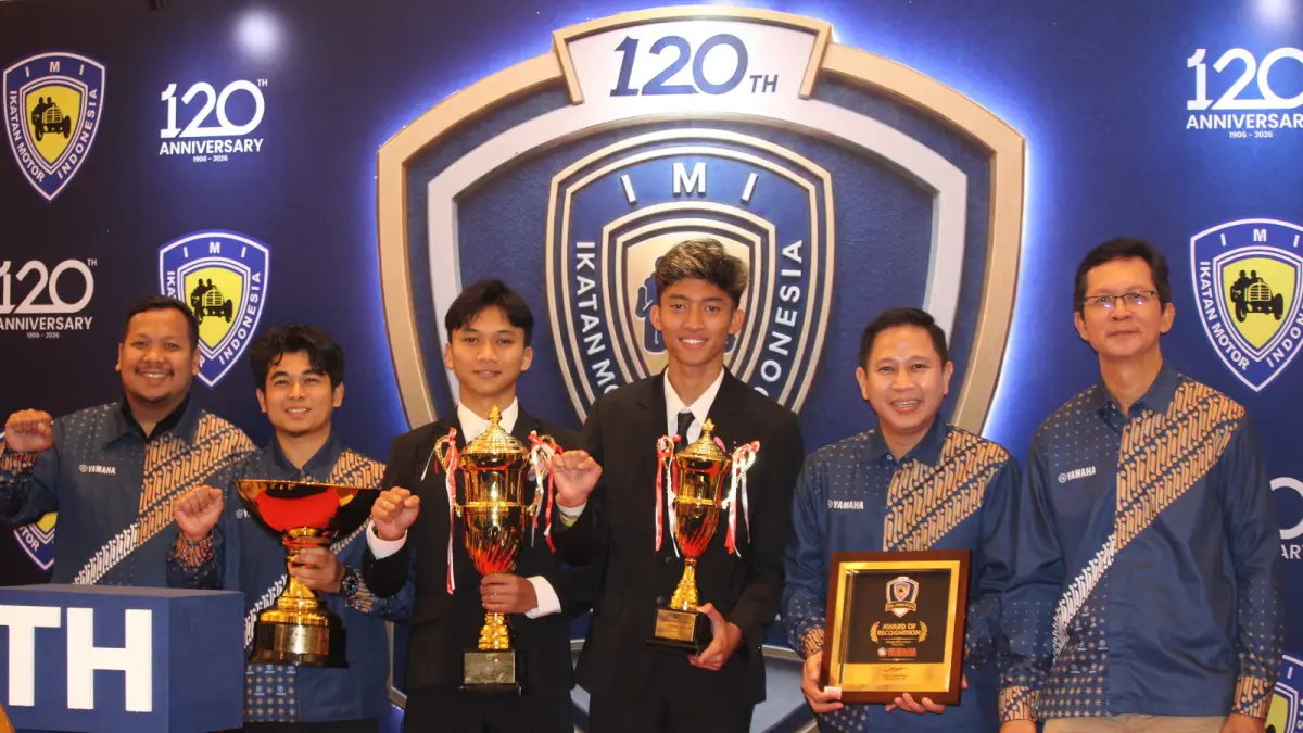 Rider Yamaha saat mendapatkan penghargaan Ikatan Motor Indonesia (IMI) Awards berkat pencapaian sepanjang tahun 2025