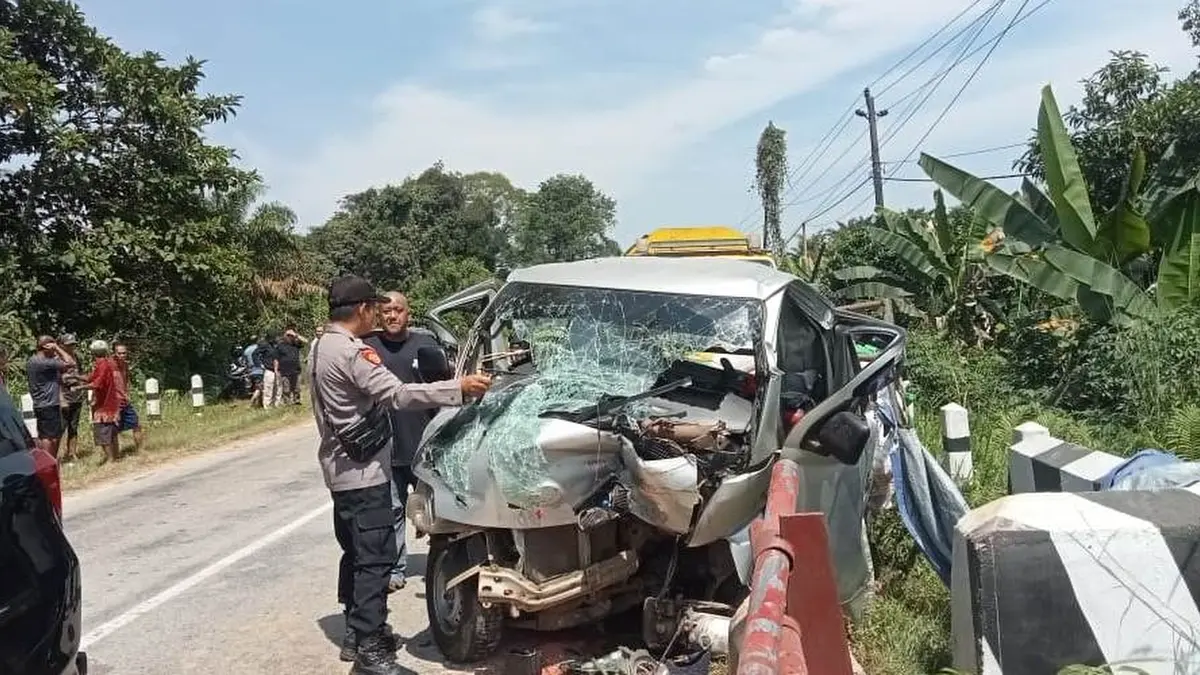 TKP mobil grandmax Jalan Raya Batang Tarang-Tayan Hulu, tepatnya di Jembatan Senyabang, Dusun Senyabang, Desa Senyabang, Kecamatan Batang Tarang, Minggu (12/7/2026). (ISTIMEWA)&nbsp;