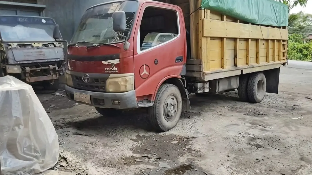 Barang bukti satu unit truk tangki timbun yang digunakan untuk menyelewengkan BBM bersubsidi jenis solar diamankan oleh Polsek Pontianak Utara. (HUMAS POLRESTA PONTIANAK)