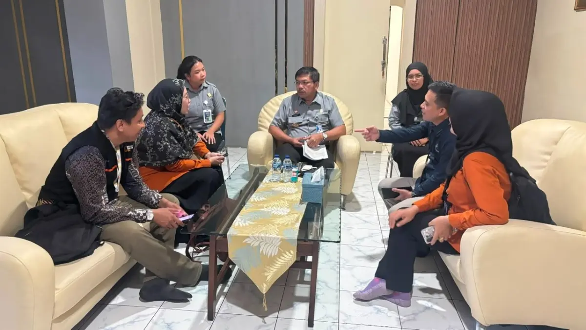Kanwil Kemenkum Kalbar menerima kunjungan petugas BPS Kalbar pada Senin (13/7). (DOK KANWIL KEMENKUM KALBAR)
