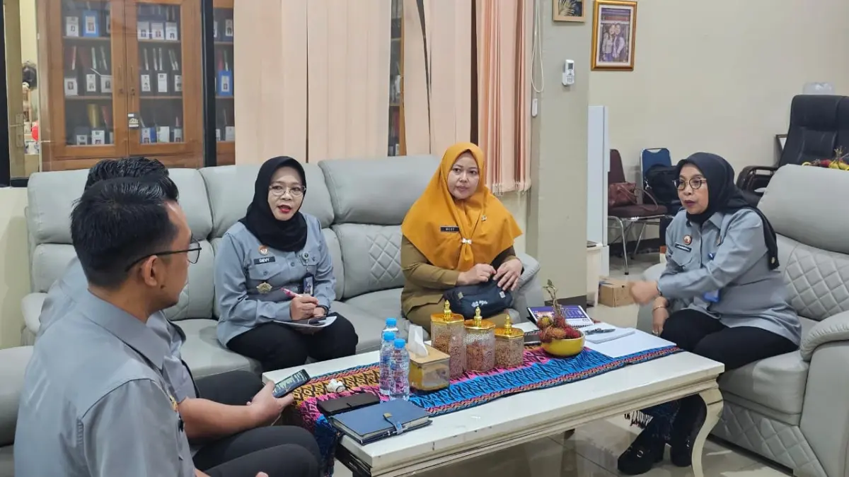 Kanwil Kemenkum Kalbar menggelar audiensi bersama Disporapar Kalbar pada Senin (13/7). (DOK KANWIL KEMENKUM KALBAR)