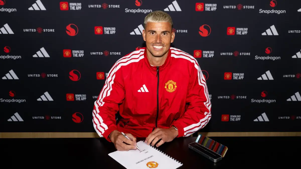 Karl Darlow resmi bergabung dengan Manchester United dan siap menambah pengalaman di lini penjaga gawang Setan Merah. (Dok. MU)