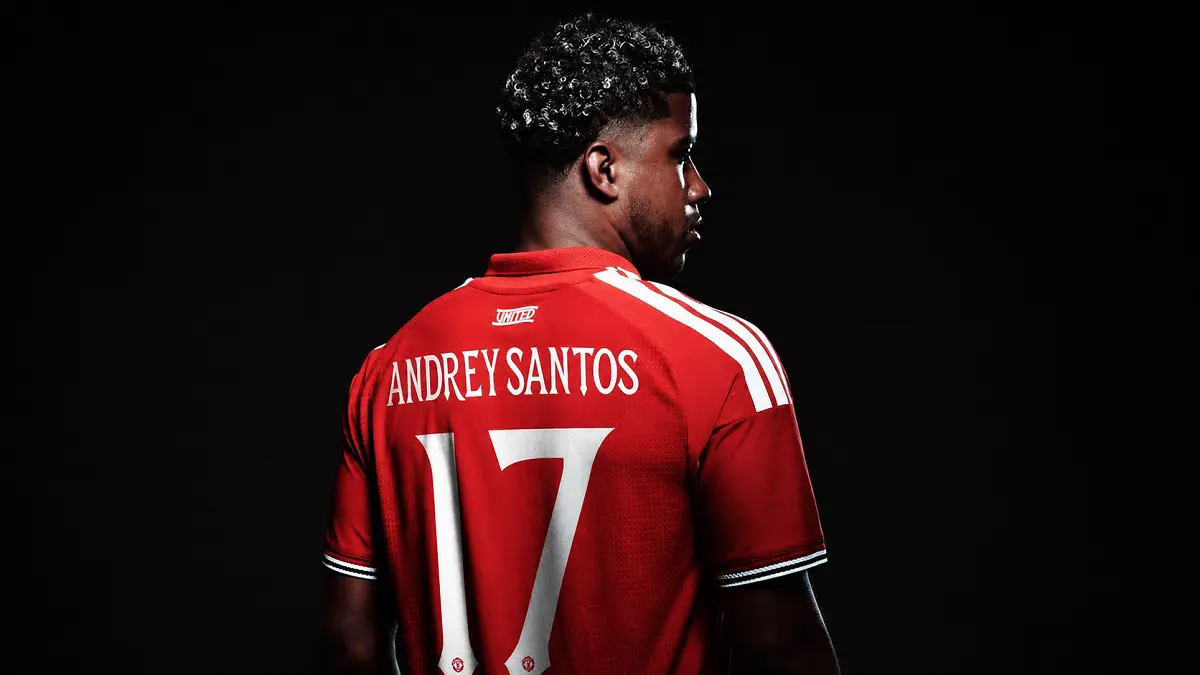 Manchester United memilih mendatangkan Andrey Santos setelah membatalkan transfer Mateus Fernandes. (Dok.MU)