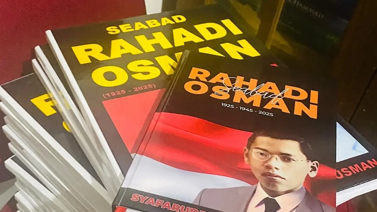 Buku Seabad Rahadi Osman yang ditulis Syafaruddin Daeng Usman. (IST)