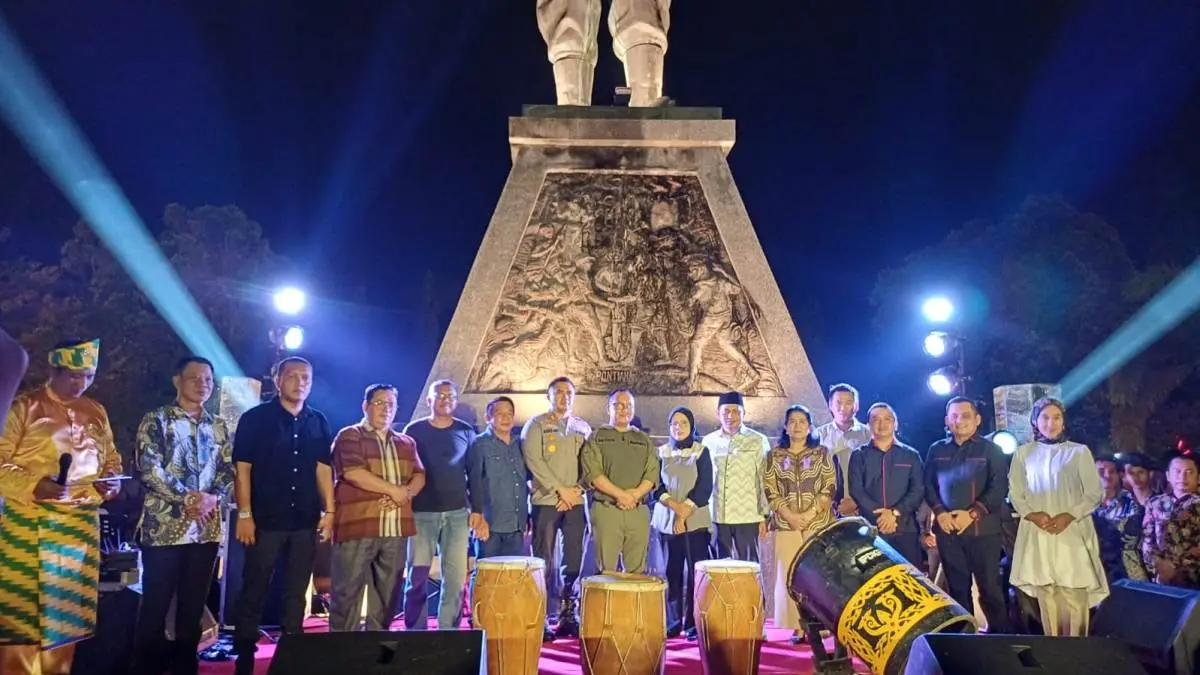 Bundaran Tugu Mayor Alianyang di Kecamatan Sungai Ambawang Kabupaten Kubu Raya kini berubah menjadi ruang terbuka publik