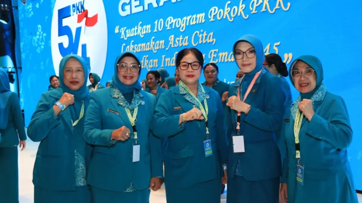 Bupati Mempawah (dua dari kiri) yang juga ketua TP PKK Kalbar, saat menghadiri HKG PKK beberapa waktu lalu