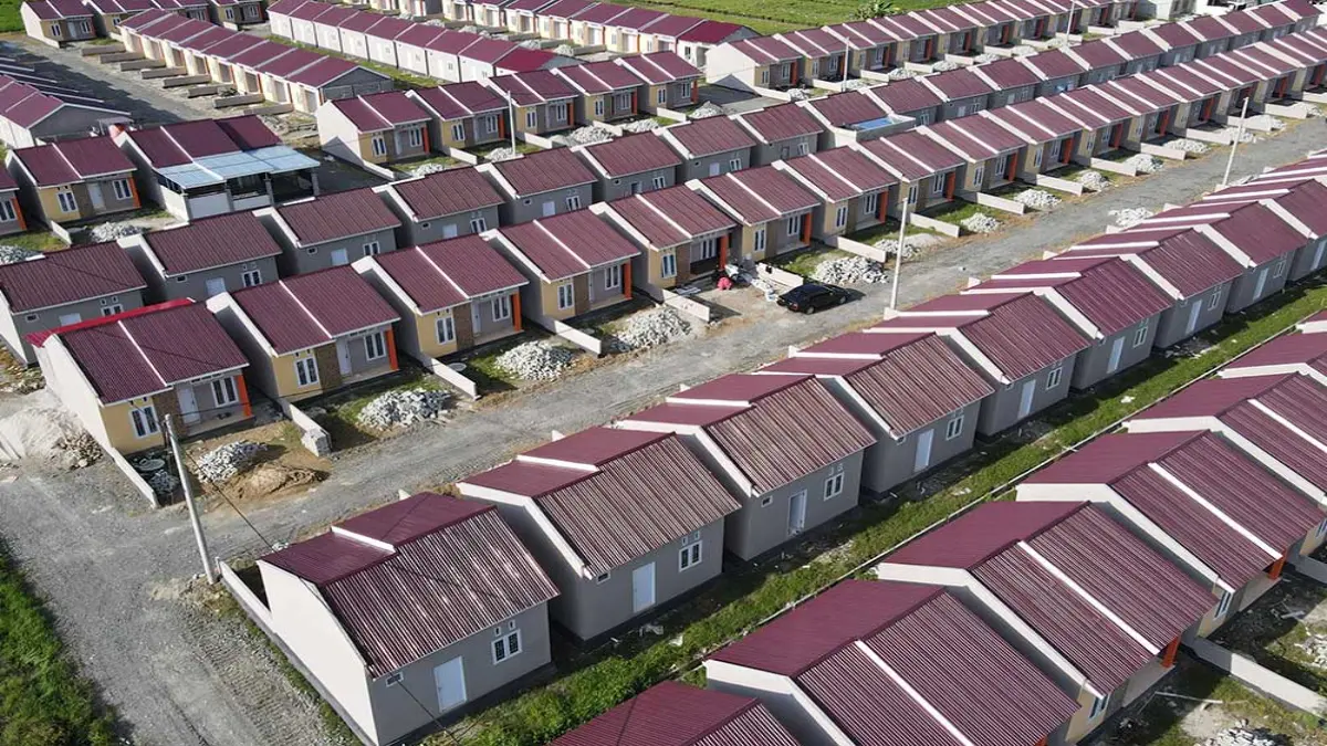 Backlog perumahan adalah kesenjangan antara jumlah rumah yang tersedia dan jumlah rumah yang dibutuhkan oleh masyarakat. Istilah ini digunakan untuk mengukur jumlah kepala keluarga (KK) yang belum memiliki rumah sendiri atau masih tinggal di hunian yang tidak layak huni. (MCM PROPERTI)