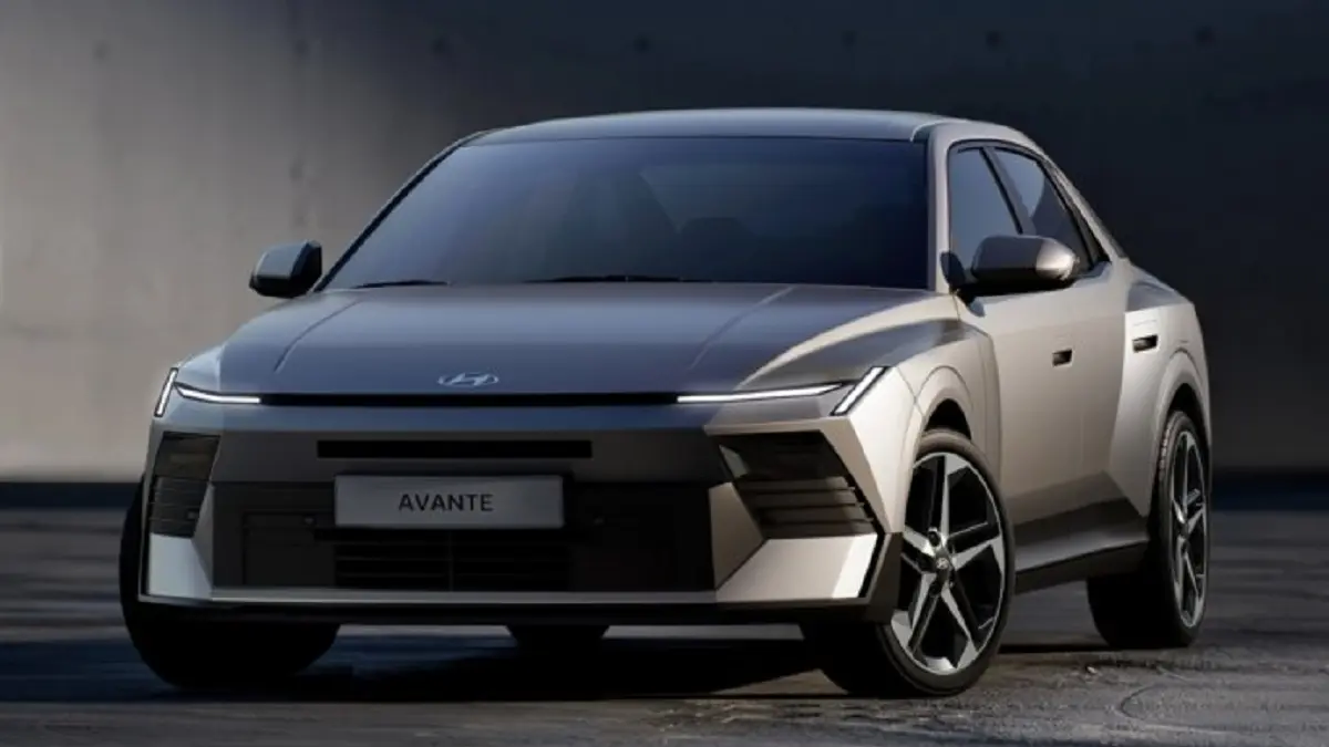 Hyundai Avante 2027 varian dasar terlihat di Korea Selatan dengan lampu bohlam dan velg 16 inci. (HYUNDAI)