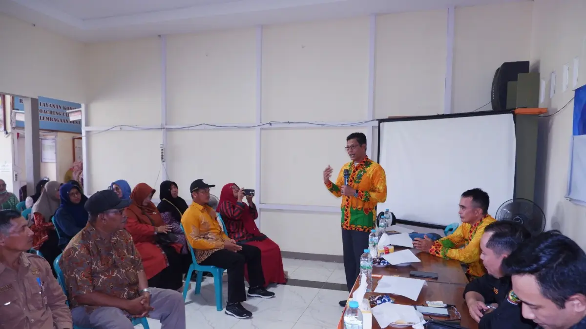 Kegiatan pembinaan ASN di lingkungan Kecamatan Seponti, di Aula Kantor Kecamatan Seponti, Kamis (9/7) oleh Wakil Bupati Kayong Utara, Amru Chanwari.  