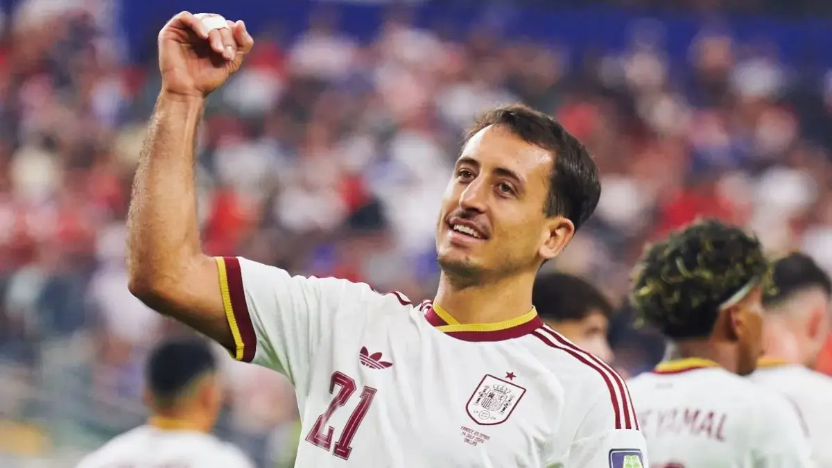 Mikel Oyarzabal merayakan gol penalti yang membawa Timnas Spanyol unggul 1-0 atas Prancis pada babak pertama semifinal Piala Dunia 2026 di Dallas Stadium. (INSTAGRAM/@sefutbol)