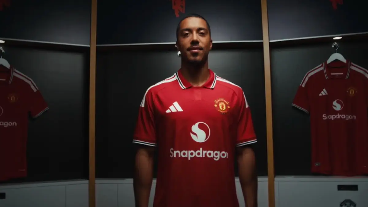 Youri Tielemans membawa pengalaman, kepemimpinan, dan kualitas teknik untuk memperkuat lini tengah Manchester United. (Dok.MU)