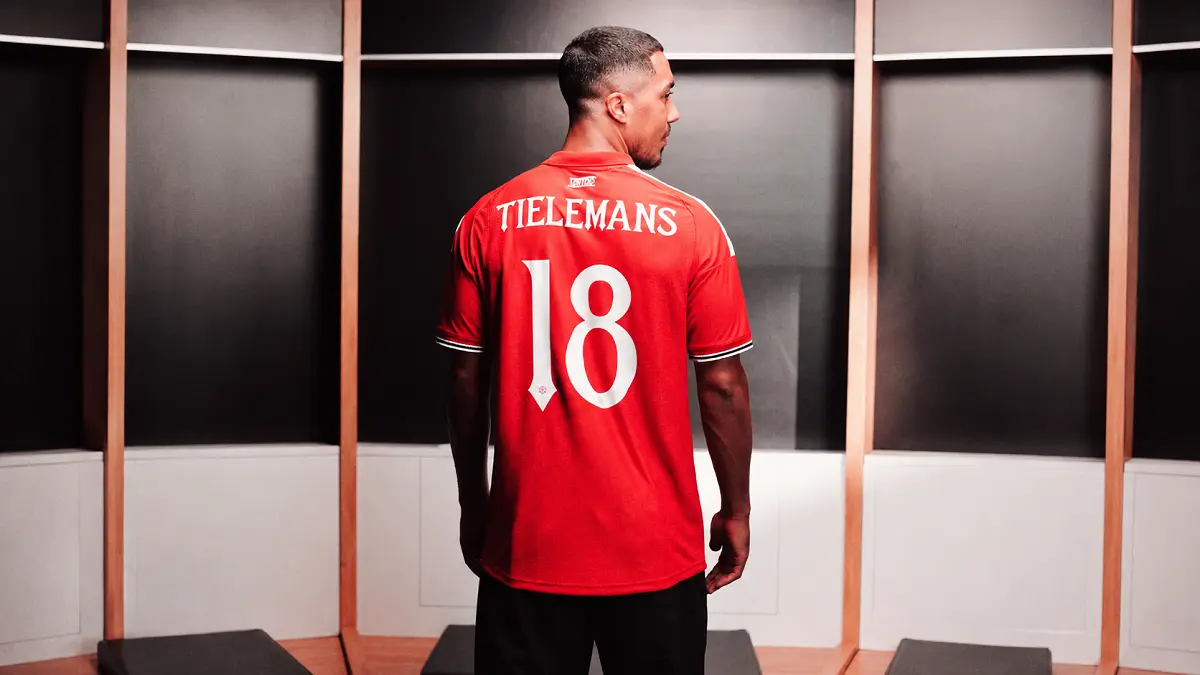 Youri Tielemans resmi diperkenalkan sebagai pemain Manchester United dan akan mengenakan nomor punggung 18 mulai musim 2026/2027. (IG@manutd)