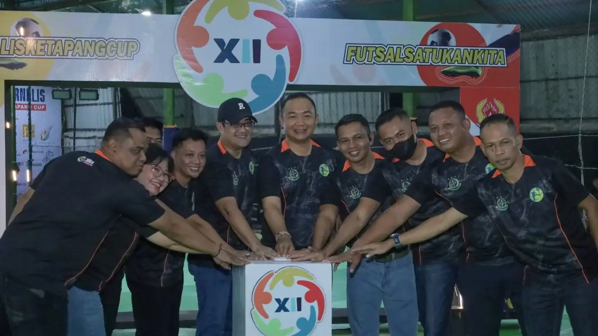 Bupati dan jajaran Forkopimda Ketapang menekan tombol sirine sebagai tanda dimulainya JKC seri XII, Selasa (14/7) malam (ISTEMEWAH).

