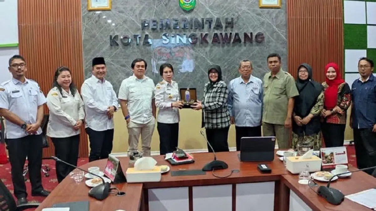 DUKUNG PENUH: Pertemuan Wali Kota Singkawang Tjhai Chui Mie bersama pihak Institut Sains dan Bisnis Internasional (ISBI) Singkawang di kantor Wali Kota Singkawang. (MC Singkawang)