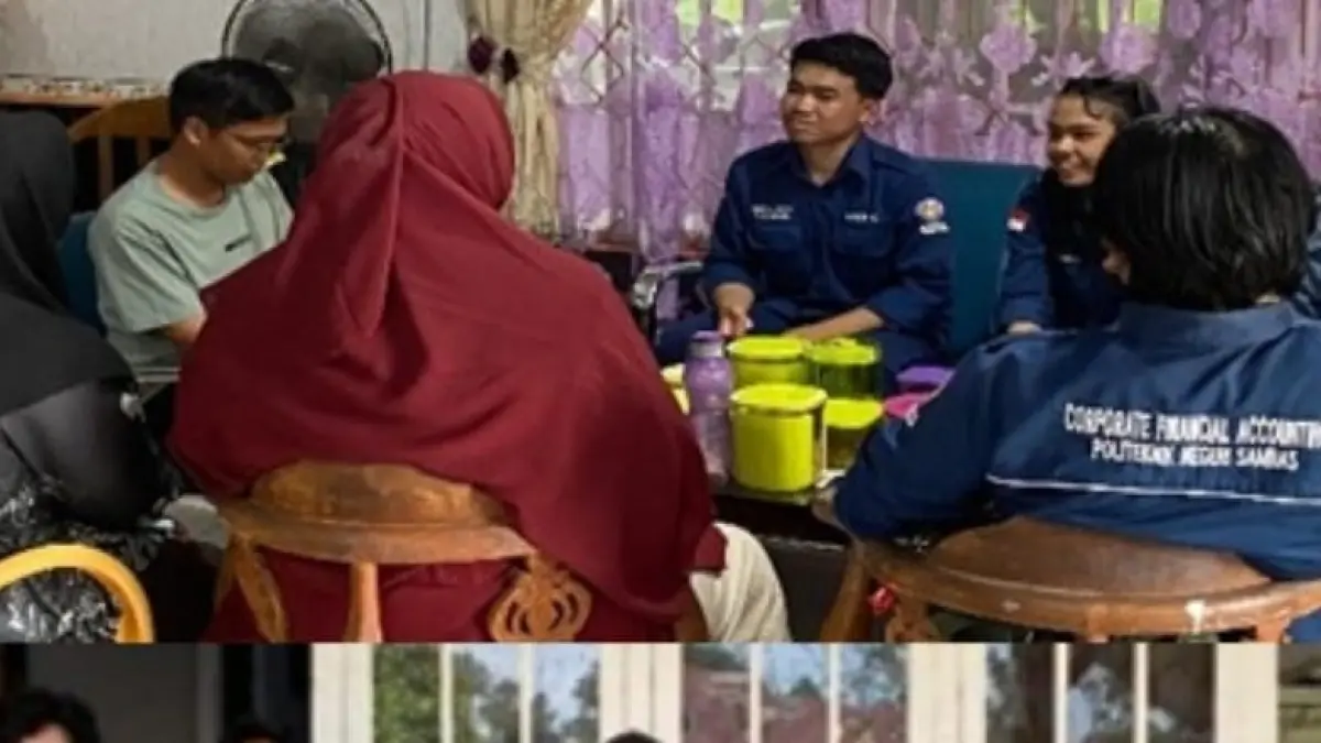 Foto dan kegiatan pembelajaran berbasis proyek (project-based learning) di gerai UMKM Kemitraan Teh Poci yang dilaksanakan mahasiswa Program Studi Akuntansi Keuangan Perusahaan (AKP) Politeknik Negeri Sambas. 