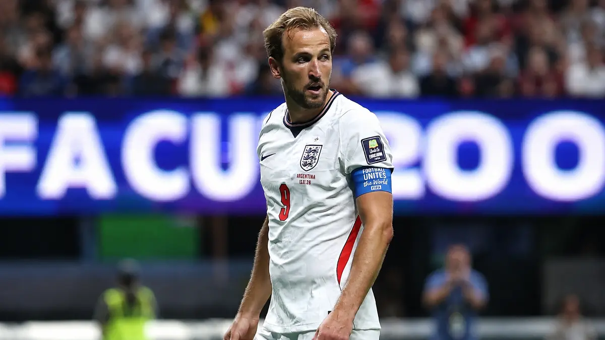 Harry Kane kecewa setelah Inggris tersingkir dari Argentina pada semifinal Piala Dunia 2026. (IG@england)