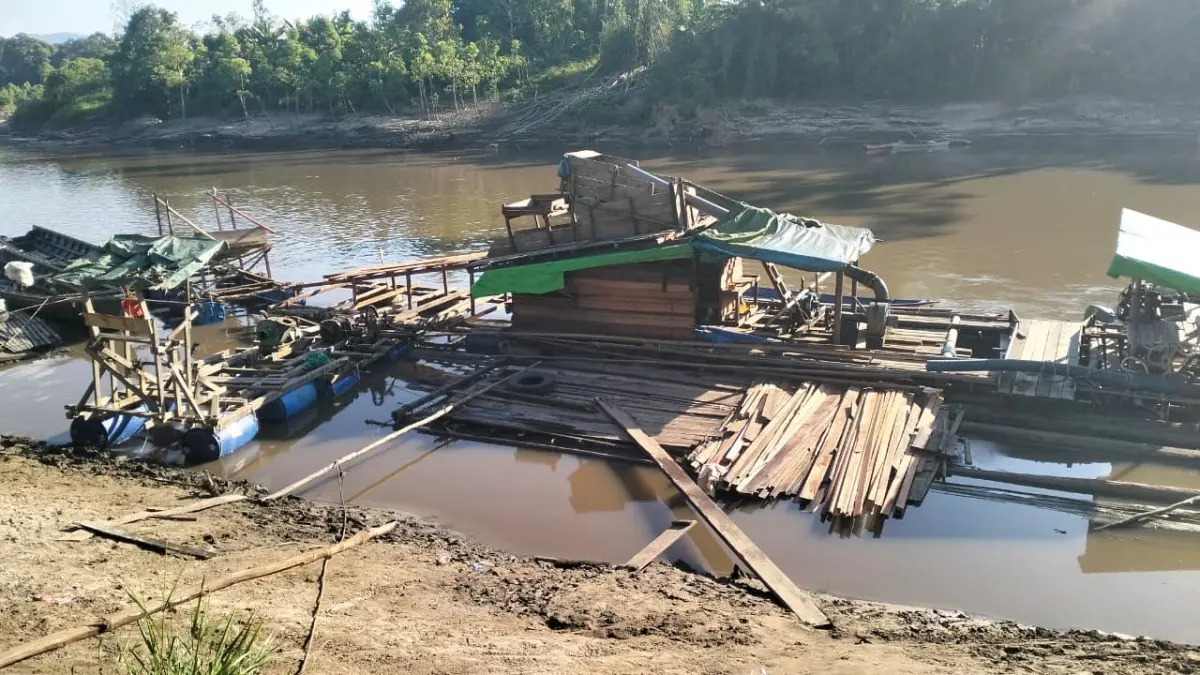 LANTING : Kondisi sungai Semerantau Kalis hanya ditemukan lanting PETI dan tidak ditemukan aktivitas PETI. (ISTIMEWA) 

