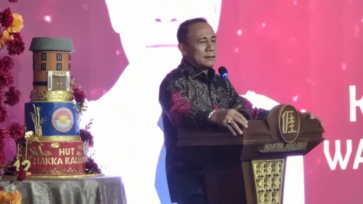 Wakil Gubernur Kubu Raya Krisantus Kurniawan menyampaikan sambutan saat menghadiri peringatan HUT ke-12 Hakka Kalimantan Barat di Rumah Hakka Tulou. (ADPIM PEMPROV KALBAR)