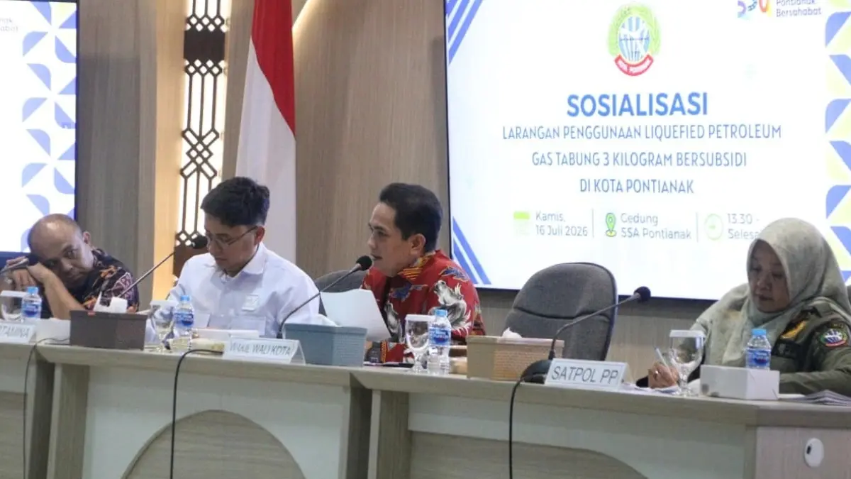 Wakil Wali Kota Pontianak Bahasan saat sosialisasi Surat Edaran Wali Kota Pontianak terkait larangan penggunaan LPG Tabung 3 kg bersubsidi untuk sejumlah kelompok usaha. (Prokopim)