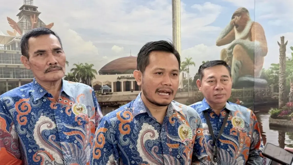 Ketua Umum Asosiasi DPRD Kabupaten Seluruh Indonesia (Adkasi) Siswanto menyampaikan usulan penguatan Dana Transfer ke Daerah (TKD) bagi kabupaten saat Rakorwil Adkasi se-Kalimantan di Banjarmasin, Kalimantan Selatan, Kamis (16/7/2026). Adkasi menilai penguatan TKD diperlukan untuk menjaga pembangunan dan pelayanan publik di daerah dengan kapasitas fiskal terbatas. (ANTARA/Tumpal Andani Aritonang)