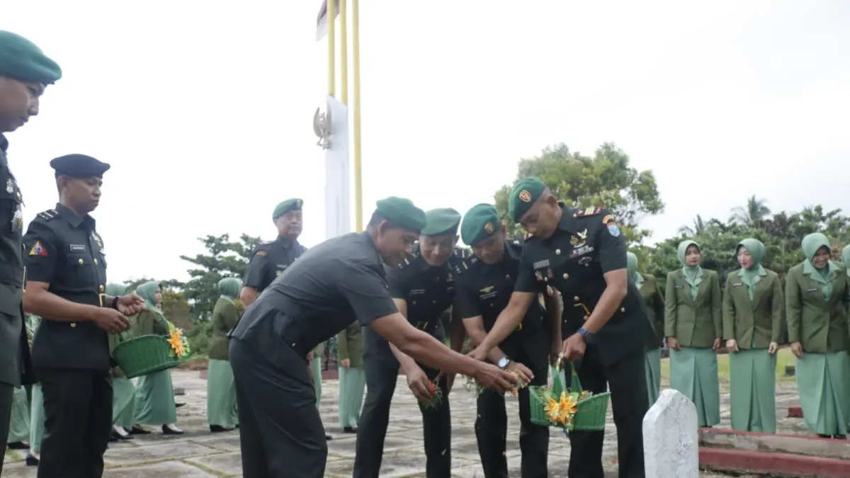 Kodim 1201/Mempawah melaksanakan ziarah rombongan dan tabur bunga di Taman Makam Pahlawan (TMP) Kabupaten Mempawah.