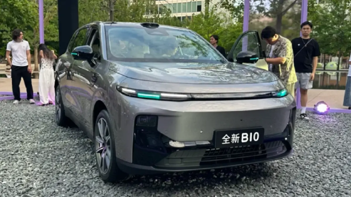 Leapmotor B10 dan B01 menjadi mobil listrik terjangkau pertama merek tersebut yang mengusung platform 800 volt. (CARNEWSCHINA)
