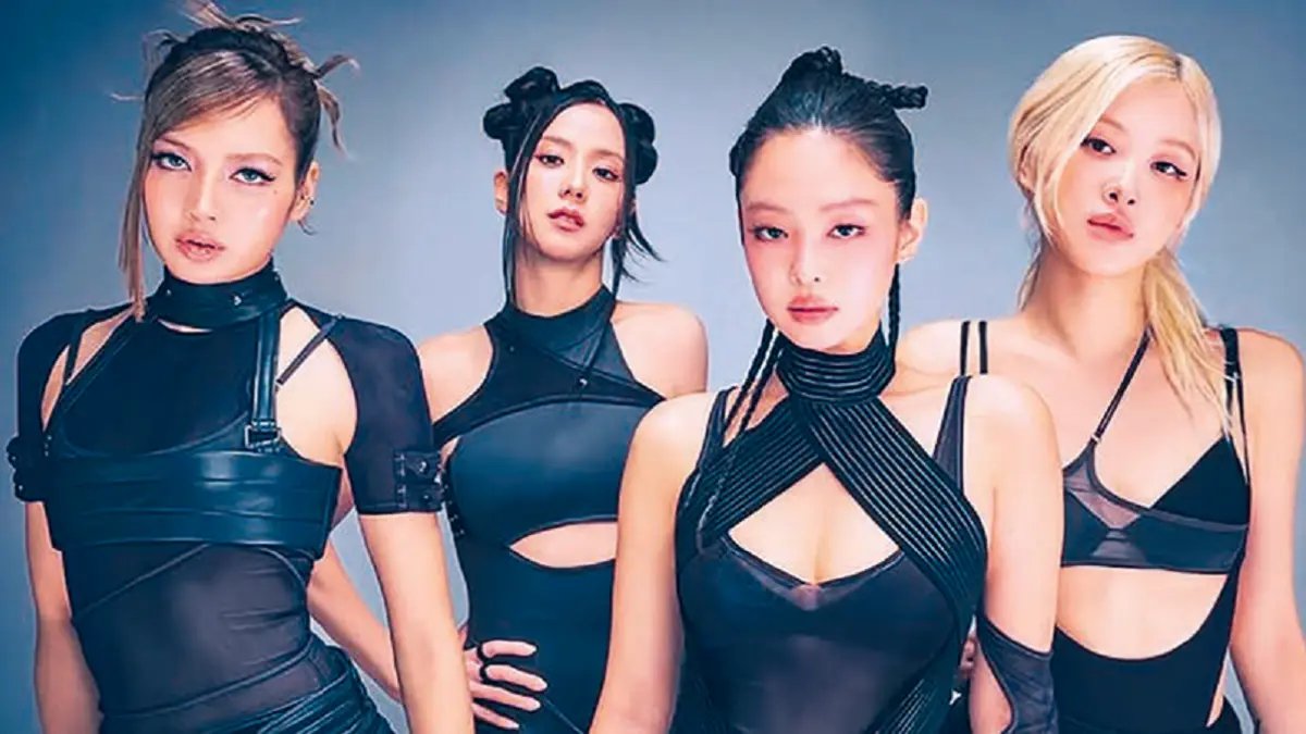 Blackpink mengenakan fashion aksen cut-out (@BLACKPINKOFFICIAL/DOK JAWAPOS)