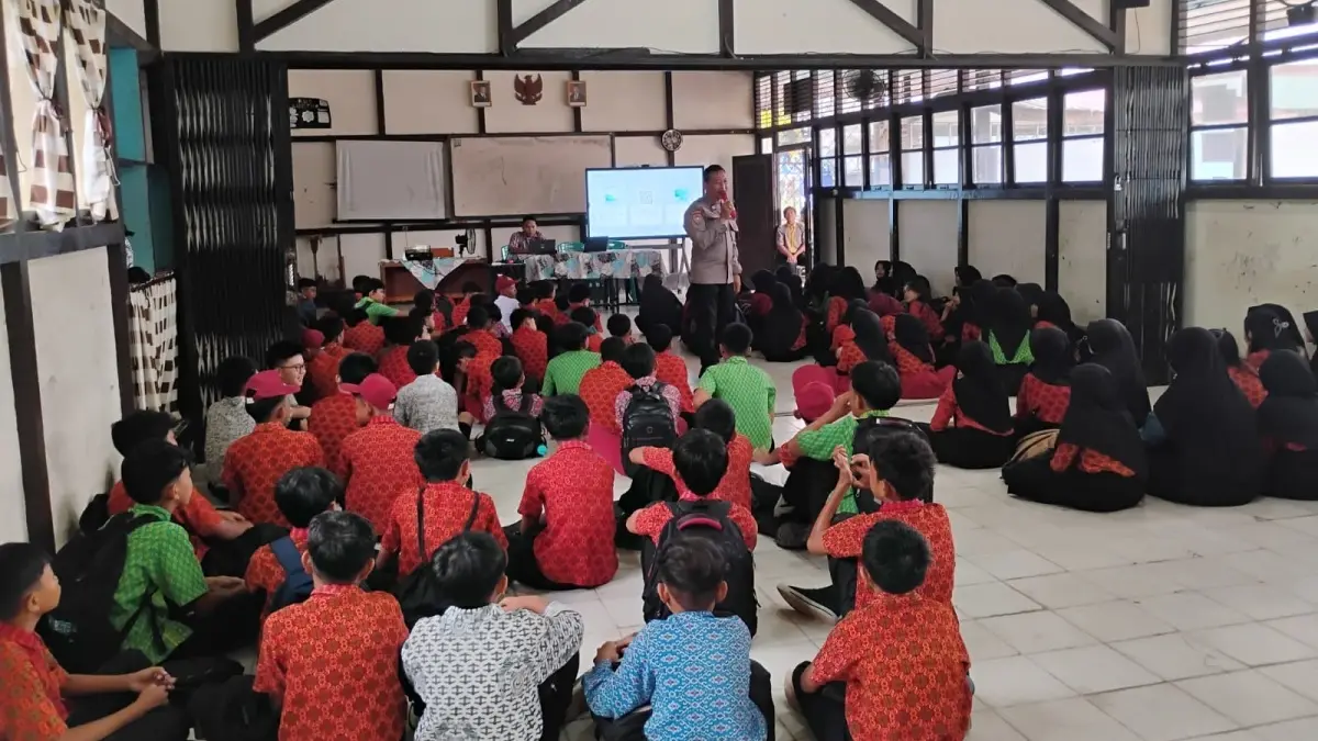 Kegiatan sosialisasi yang dilaksanakan sebagai rangkaian kegiatan MPLS di SMP Negeri 1 Teluk Keramat.(ISTIMEWA)