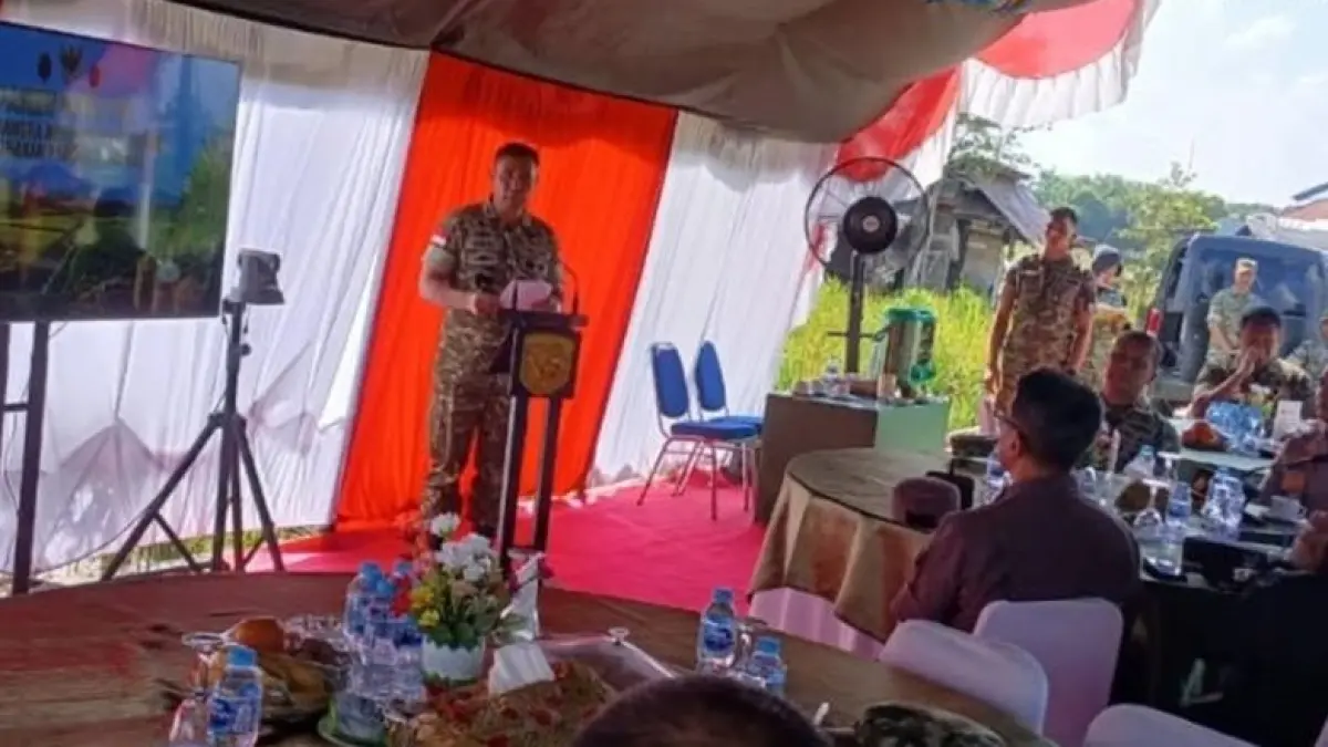 Panglima Kodam XII/Tanjungpura Mayjen TNI Novi Rubadi Sugito menghadiri Panen Raya Jajaran TNI Tahun Anggaran 2026 di Jalan Ayani II, Gang H. Tacin, Desa Arang Limbung, Kabupaten Kubu Raya, Sabtu (18/7) (ANTARA/HO : Diskominfo Kubu Raya)
