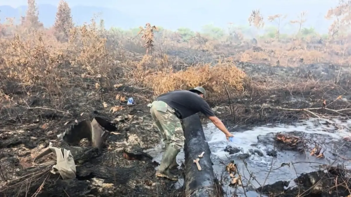 Pipa induk air bersih mengalami kebocoran di Sukadana, Kayong Utara. (ISTIMEWA)