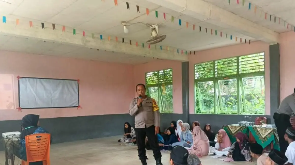 Sosialisasi keamanan dan keselamatan masyarakat (kamtibmas) pada siswa di Singkawang, Kalbar. (ANTARA/Narwati)