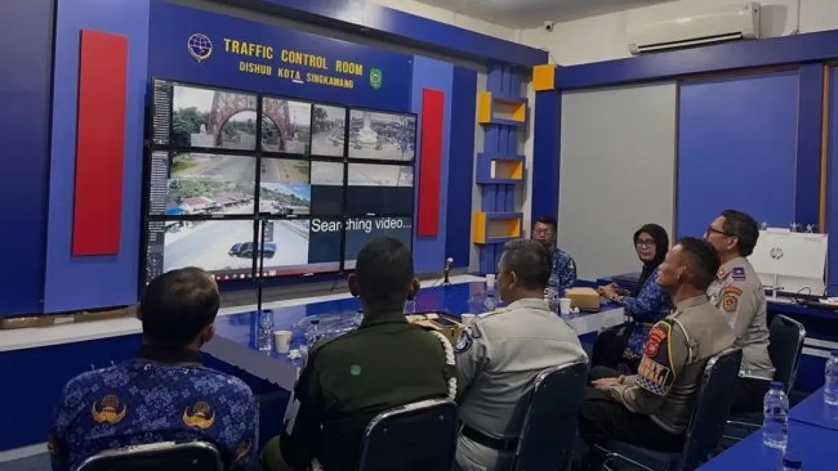 Dinas Perhubungan (Dishub) Kota Singkawang resmi mengaktifkan kembali pengeras suara (TOA) yang terintegrasi langsung dengan kamera pengawas (CCTV) di Simpang Empat Jalan Diponegoro. (ISTIMEWA)