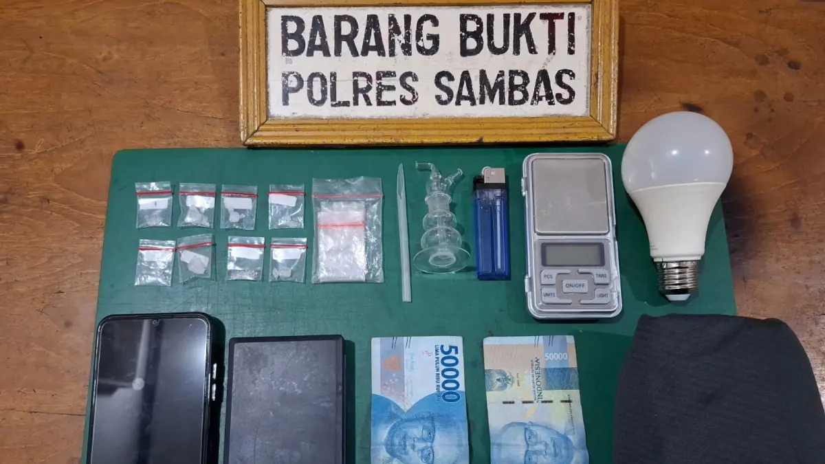 Sejumlah barang bukti yang berhasil disita petugas dari pengungkapan jaringan sabu di Tebas. (ISTIMEWA)
