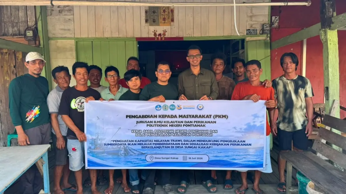 Tim PKM Prodi Teknologi Penangkapan Ikan Politeknik Negeri Pontianak bersama Balai Pengelolaan Kelautan Pontianak menggelar penyuluhan dan pemberdayaan nelayan di desa Sungai kakap kabupaten kubu raya pada Sabtu (18/7). (ISTIMEWA)