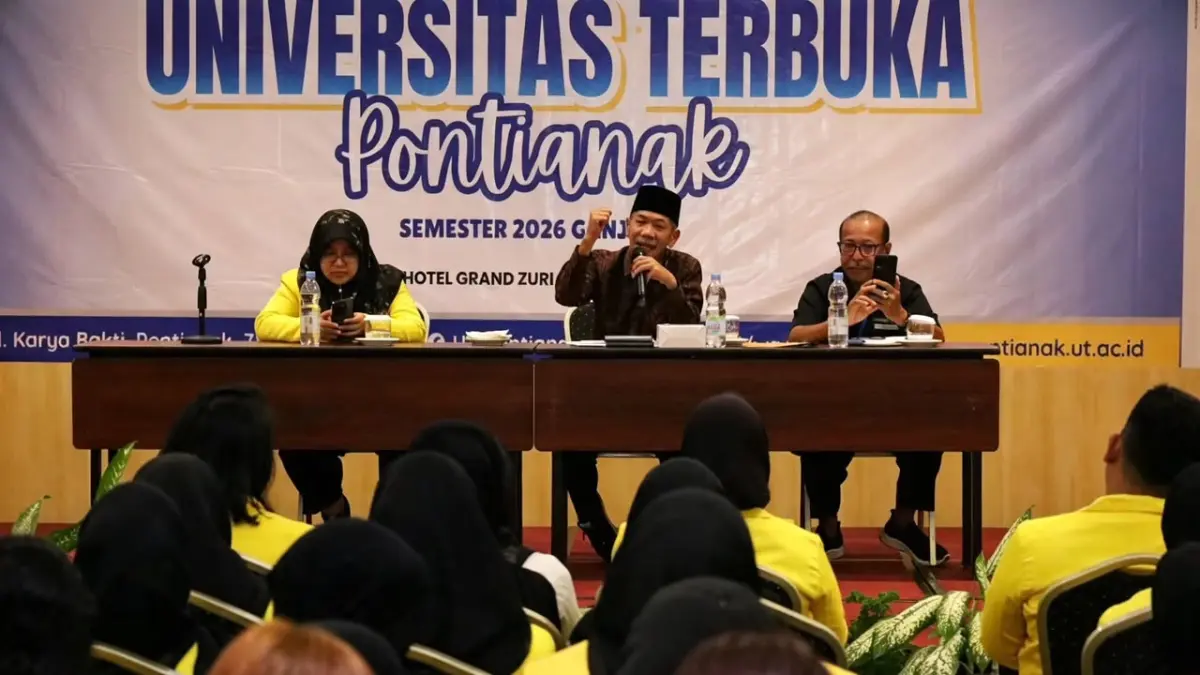 Wabup Ketapang, Jamhuri Amir, menjadi pemateri dalam kuliah umum di hadapan mahasiswa baru UT, Sabtu (18/7).